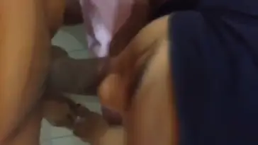 Gadis Jilbab Hitam Hisap Batang Sambil Cubit Puting