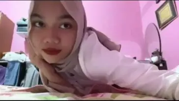 Gadis Jilbab Kirim Rekaman Pribadi Untuk Pacar