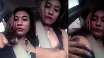 Ngewe Liar Dalam Mobil Pamer Susu Montok Mulus